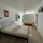 Hotell Niriides *