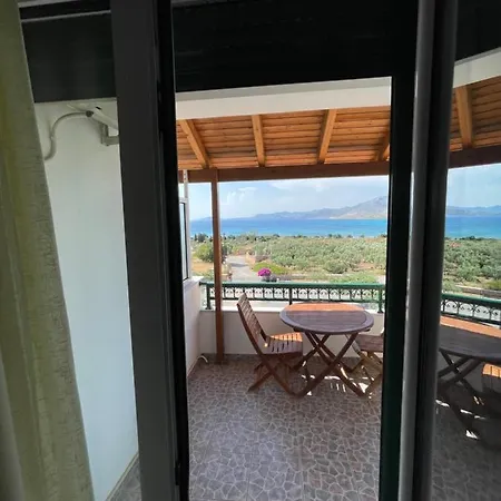 Hotel Niriides *