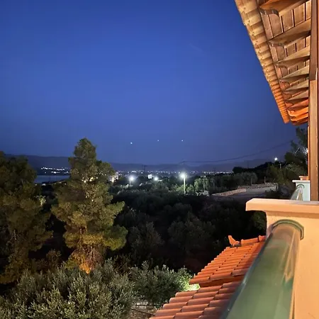Hotel Niriides *