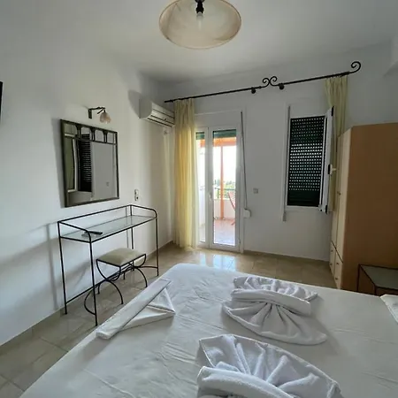 Hotel Niriides *