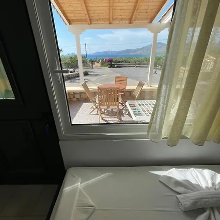 Hotel Niriides *