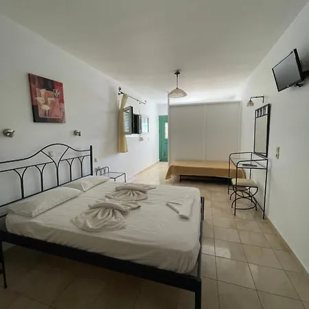 Hotel Niriides *