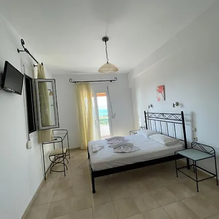 Hotel Niriides *